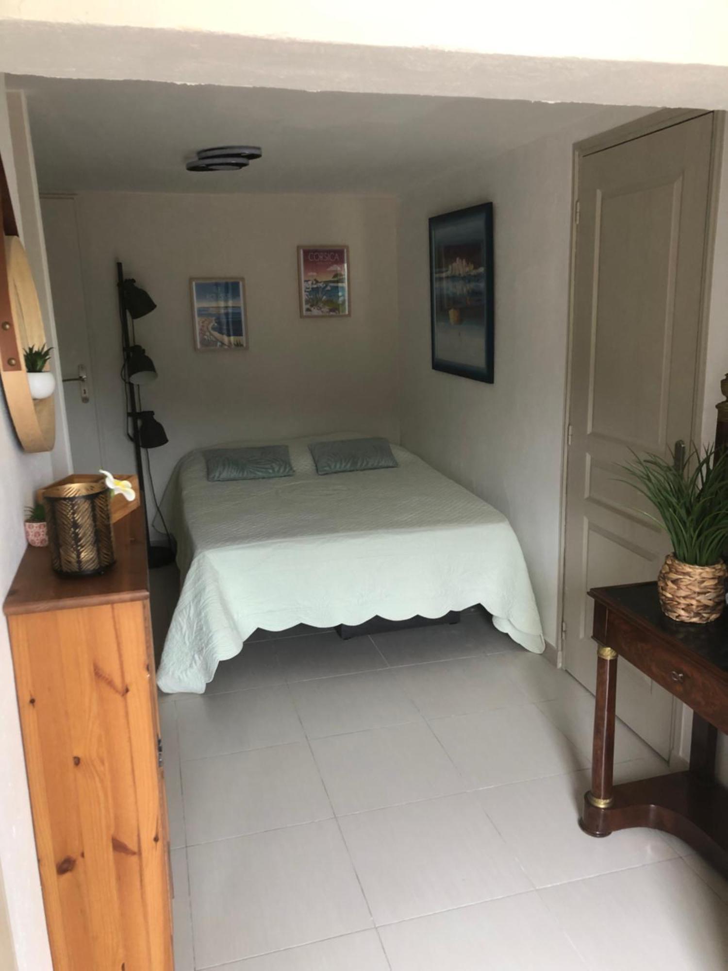 Appartement dans la colline Belgentier Extérieur photo