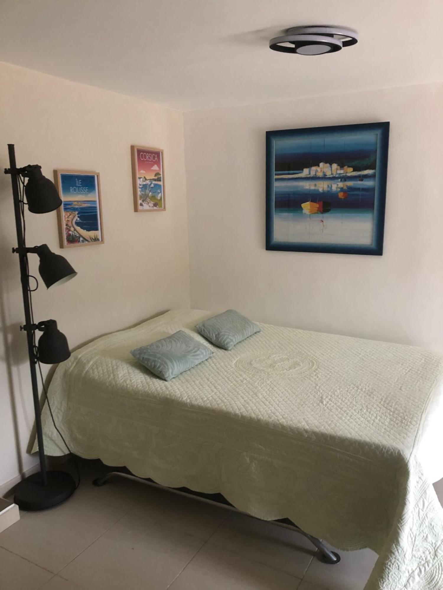 Appartement dans la colline Belgentier Extérieur photo