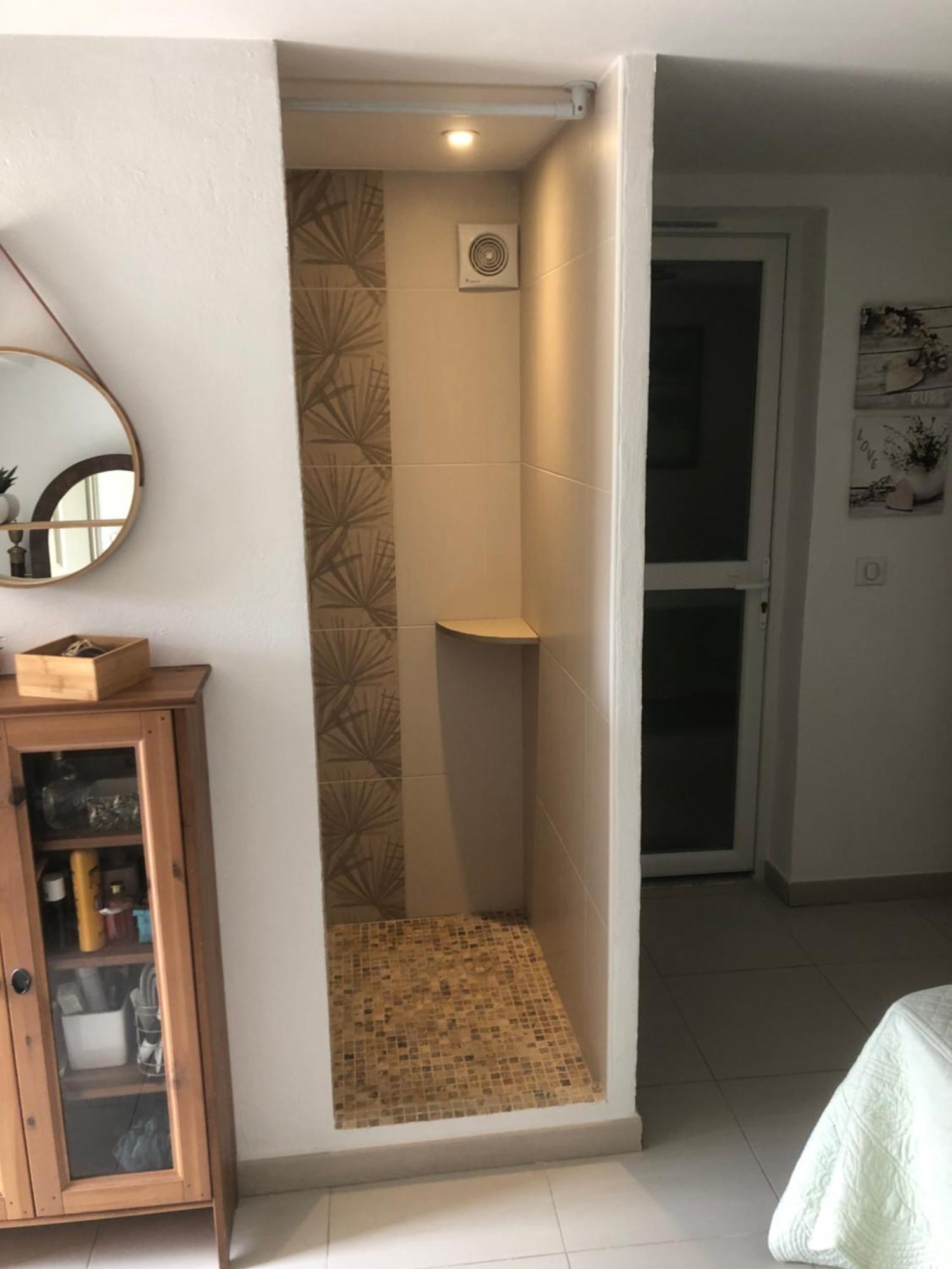 Appartement dans la colline Belgentier Extérieur photo